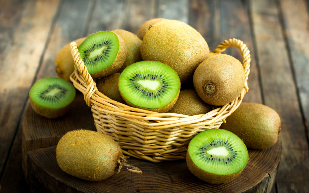 kiwi fruits in basket