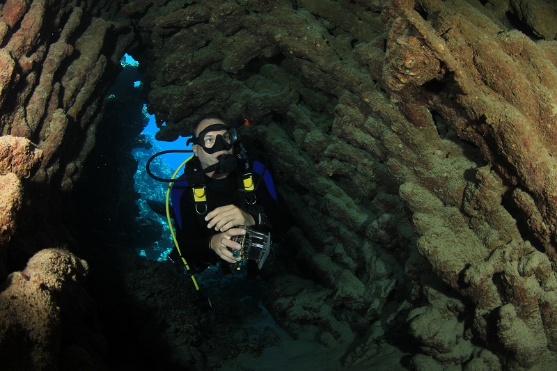 cave diving extreme sport