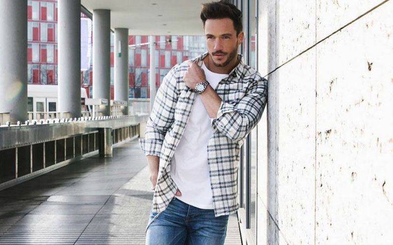 what to wear under flannel shirt fashion