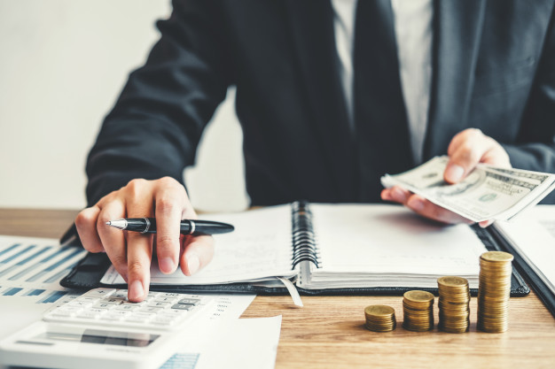 man counting money; tips for men