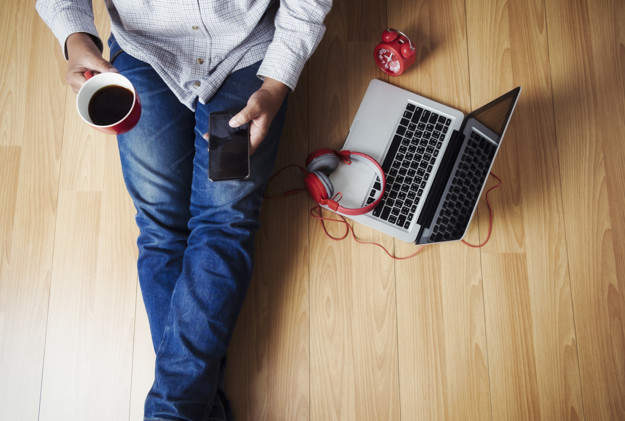 Living scrolling web indoors technology music