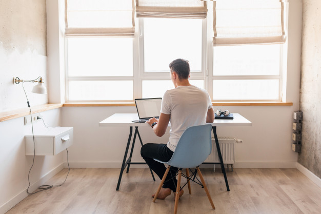 businesspeople-working-as-team-with-laptop