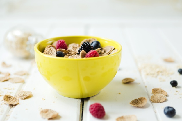 delicious-corn-flakes-with-berries