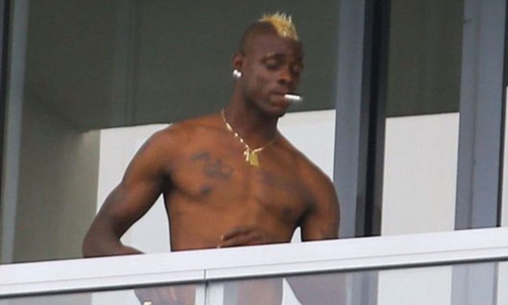 Mario Balotelli smoking