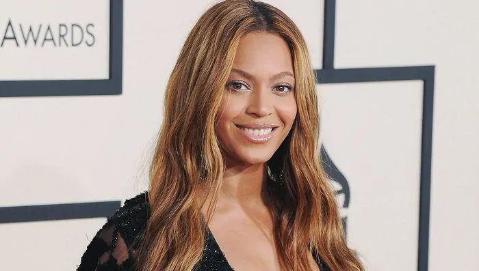 the richest singer in the world