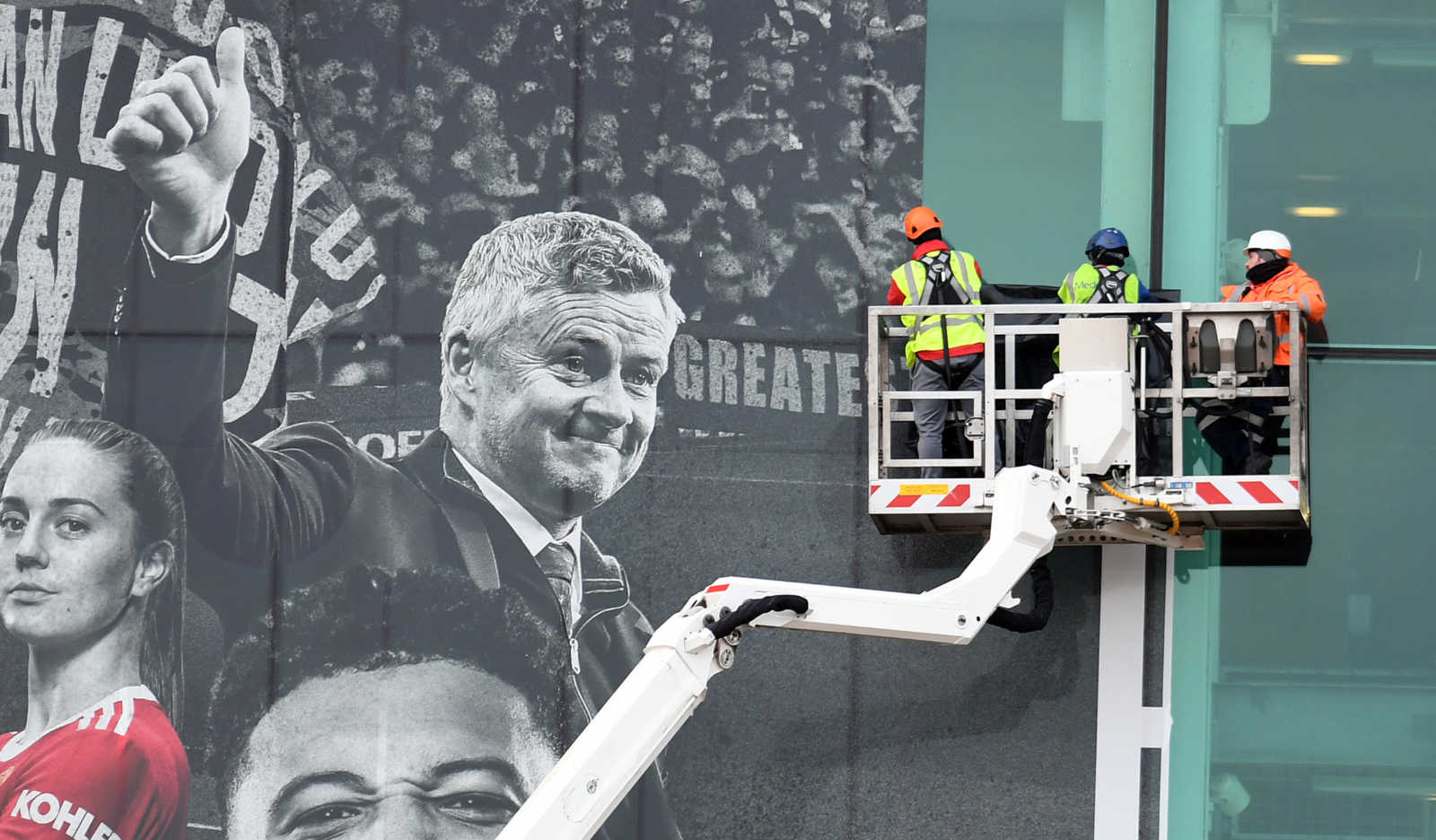 Manchester United tear down giant mural of Ole Gunnar Solskjaer