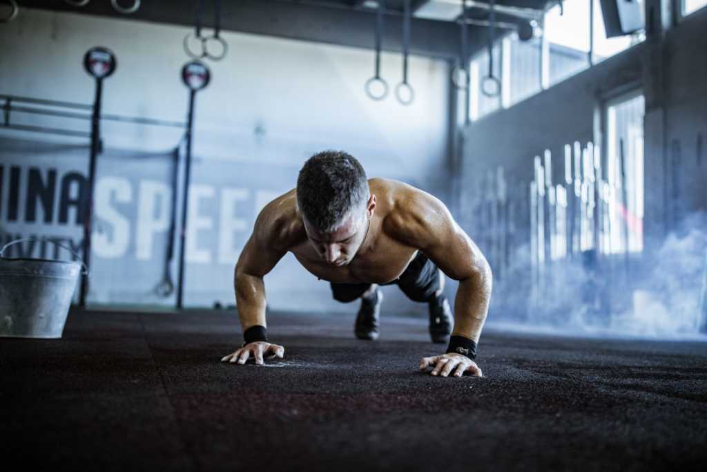 man push up