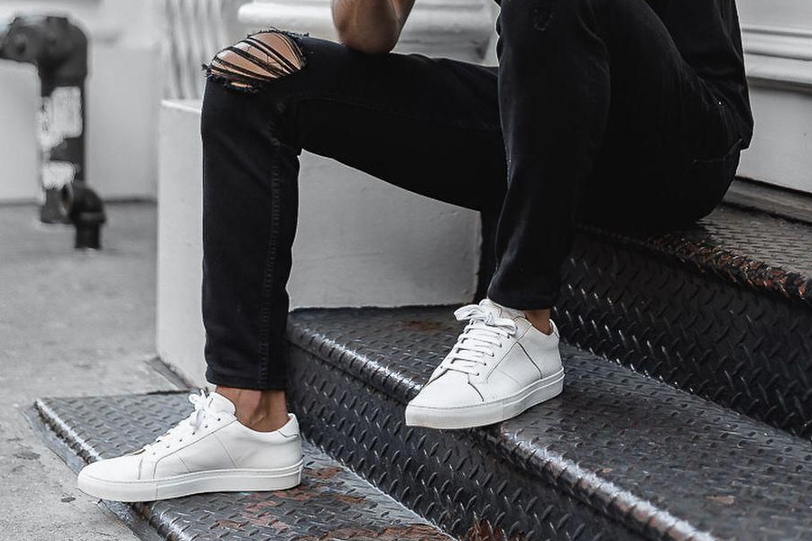 White-Sneakers-with-Black-Jeans