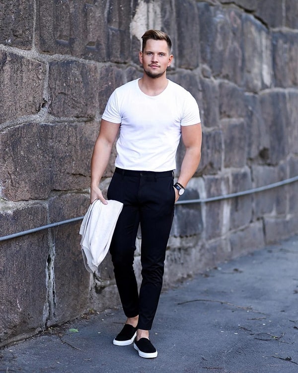 Ways To Wear a Round Neck T-Shirt In Style