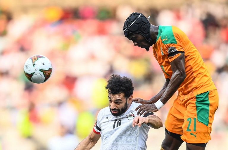 Ivory Coast's defender Eric Bailly (R) fights for the ball with Egypt's forward Mohamed Salah during the Africa Cup of Nations 