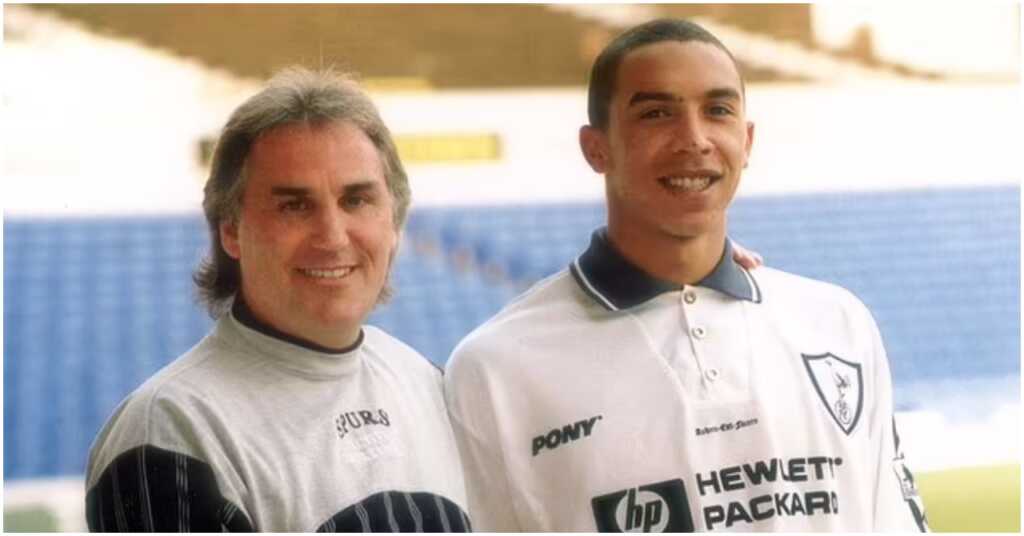 Tottenham mananger Gerry Francis shakes hand with new signing Chris Armstrong in 1995
