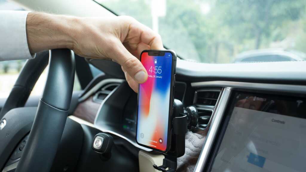 why-you-should-stop-charging-your-phone-in-your-car