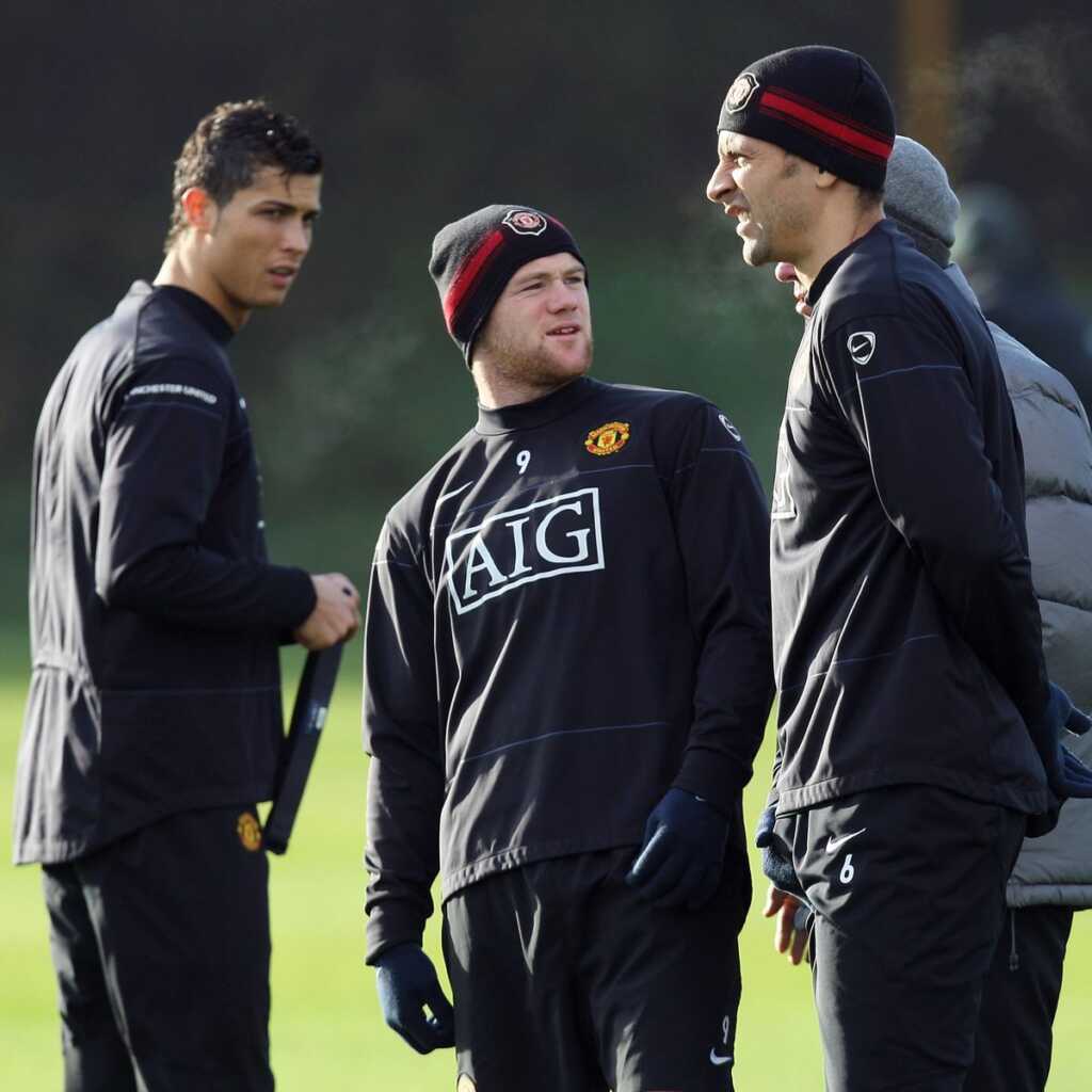 Wayne Rooney and his united team mates