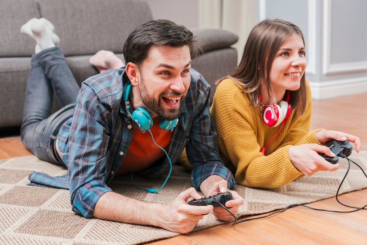 smiling-young-couple