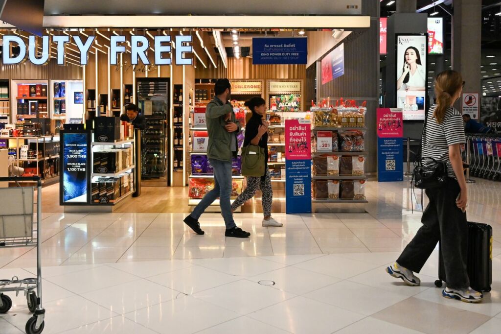 လေဆိပ်မှာ စောင့်ဆိုင်းနေရချိန်ကို