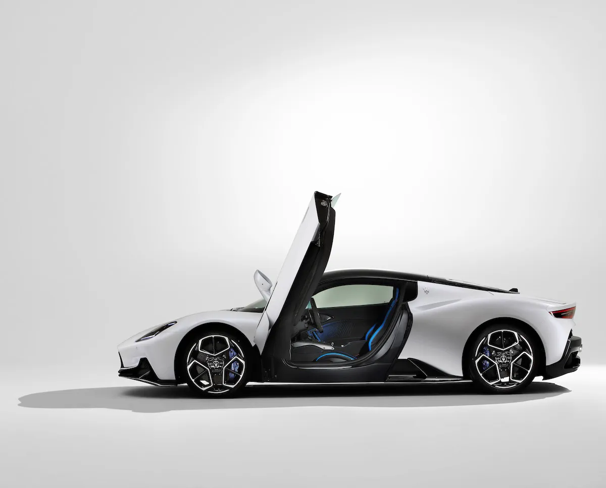 ဥတုသုံးပါး ဇိမ်ခံကား