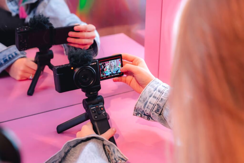 Vlogger Content Creator Compact Sony ZV 1F 
