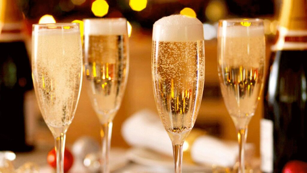 ပါတီမှာ ဝိုင်