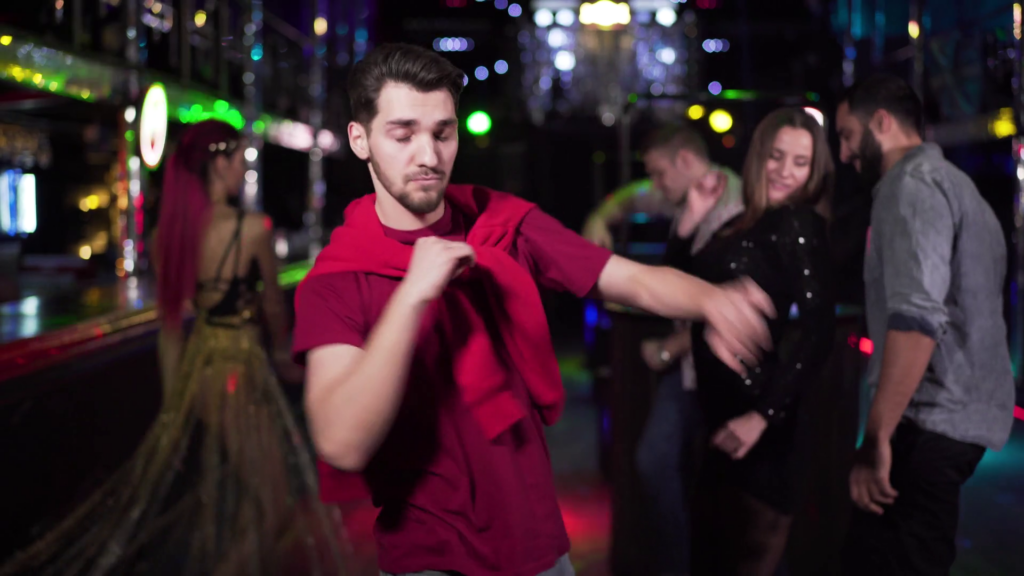 Club အပီအပြင်ကဲမယ်