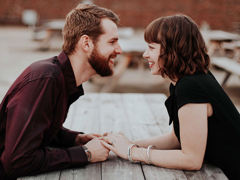 အမျိုးသမီးလေးနဲ့အတူ တန်ဖိုးရှိတဲ့ အချိန်