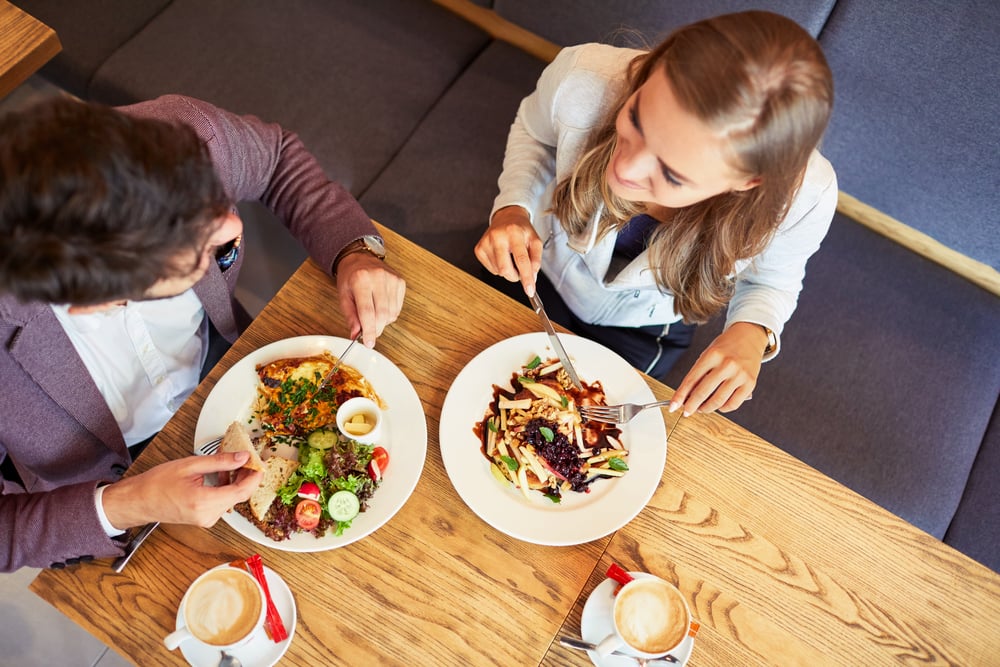 couple eating breakfast