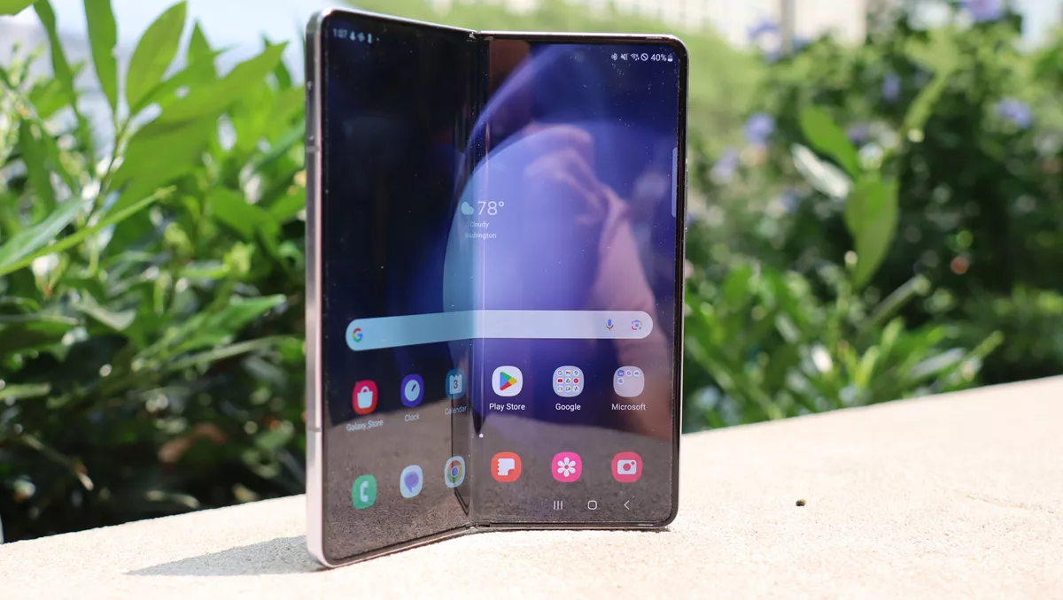 (၁) Samsung Galaxy Z Fold 5