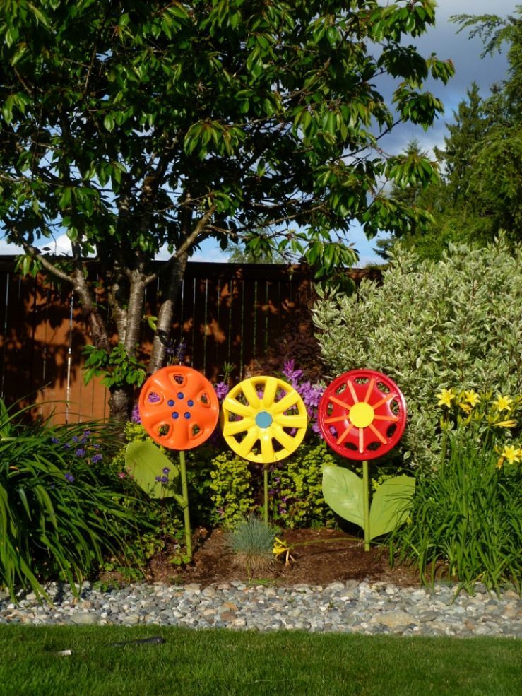 Hubcap Flower Yard Art