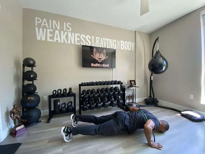 Resistance band press-up