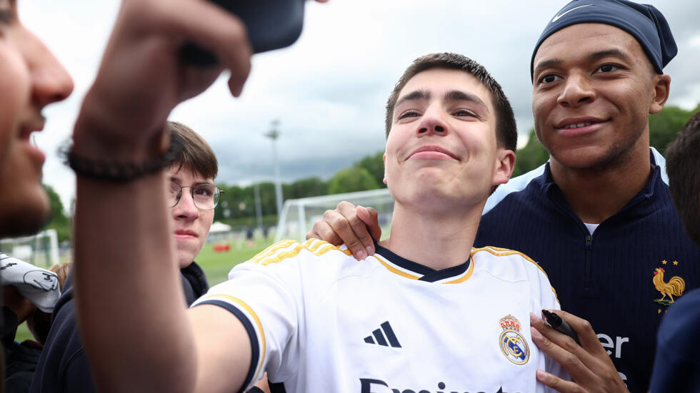 mbappe with real madrid fan