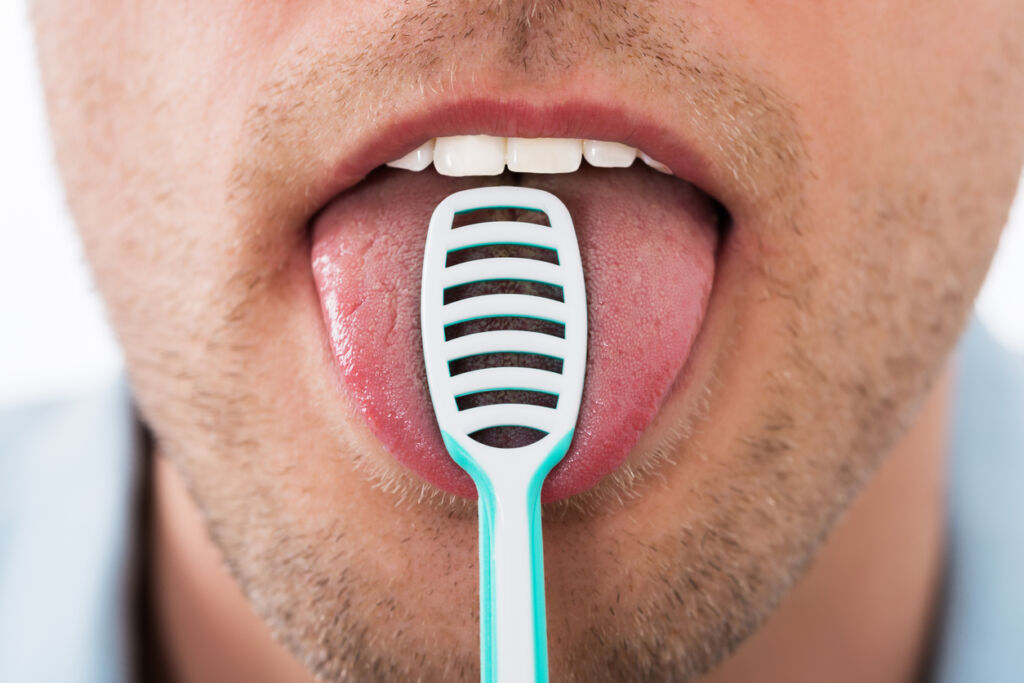 brushing tongue 