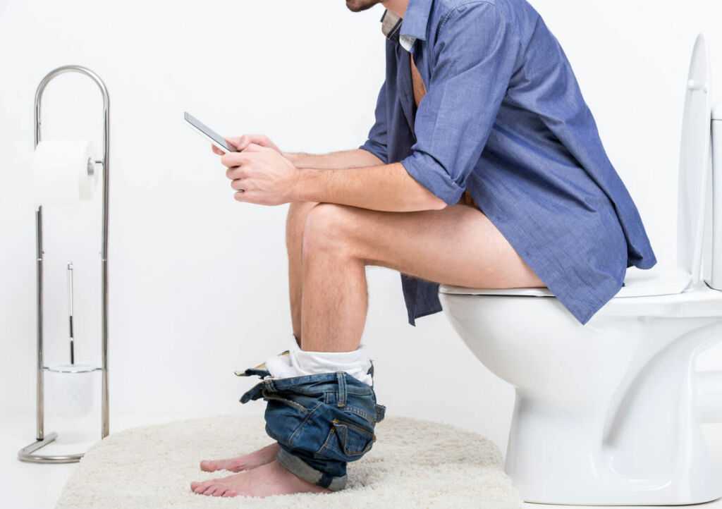 bathroom smartphone habits