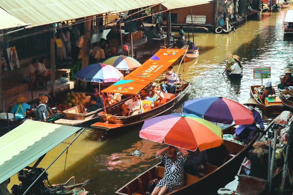 Damnoen Saduak Floating Market